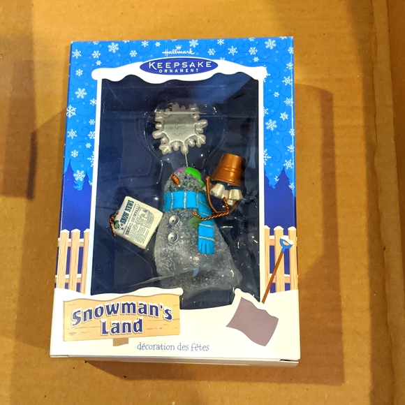 New Hallmark Keepsake Snowman's Land Ornament 2003 Handcrafted - Picture 1 of 2